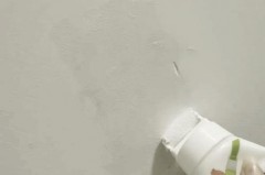 墙面掉粉能不能上乳胶漆，墙面掉粉用什么胶水？
