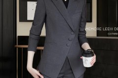 正装是什么样的衣服，开会正装是什么样的衣服？