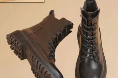 新的马丁靴会咯吱响吗，新买的马丁靴穿上皮子响