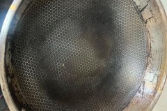 康巴赫锅内壁为什么变黄变黑，康巴赫锅内壁变黄变黑还能用吗？