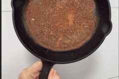 铸铁锅底部变黄怎么办_铸铁锅底部变色
