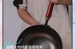 铁锅炒菜冒烟正常吗_铁锅炒菜冒烟正常吗图片