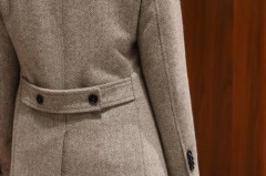 羊毛大衣沾雨水怎么办_羊毛大衣下雨沾水