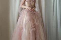 纱裙掉金粉是质量不好吗，纱裙掉的金粉有毒吗？