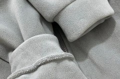 卫衣摇粒绒的显肿吗_摇粒绒外套配连帽卫衣